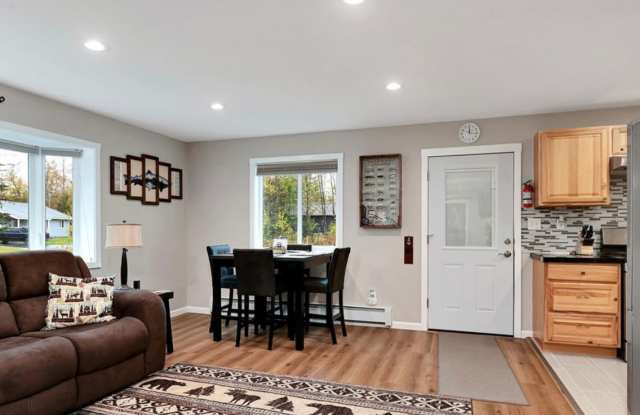 SEASONAL 2BD 1BA Gallery 3