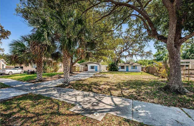 1233 1/2 SEDEEVA CIRCLE S - 1233 Sedeeva Circle South, Clearwater, FL 33755