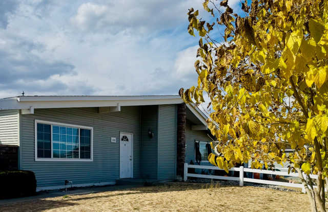 3 Bedroom, 1 Bath Townhome Gallery 1