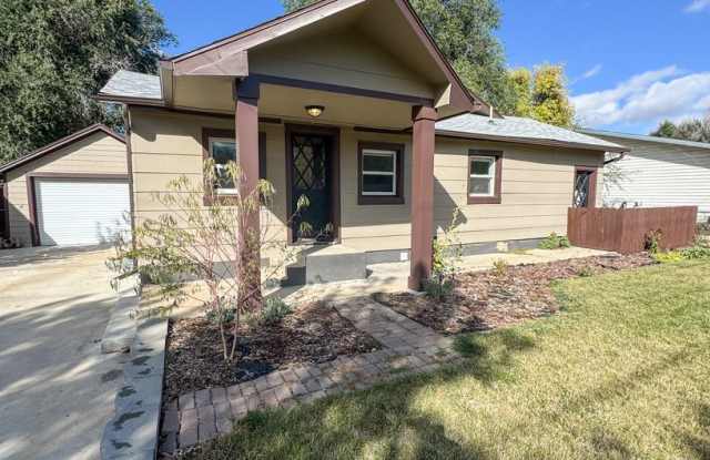DOG FRIENDLY, 3 BED/ 1.5 BATH SINGLE FAMILY HOME - 931 Burton Street, Sheridan, WY 82801 DOG FRIENDLY, 3 BED/ 1.5 BATH SINGLE FAMILY HOME - 931 Burton Street, Sheridan, WY 82801