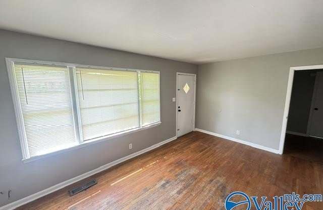 1114 Retlaw Street NW Gallery 2