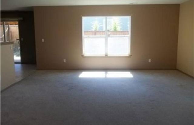 Large Puyallup rental 4 bedroom photos photos