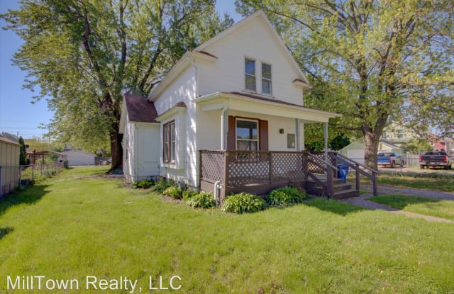 2131 Dixwell St - 2131 Dixwell Street, Davenport, IA 52802