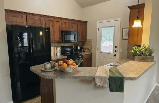 701 Sladecek Drive - B Gallery 3