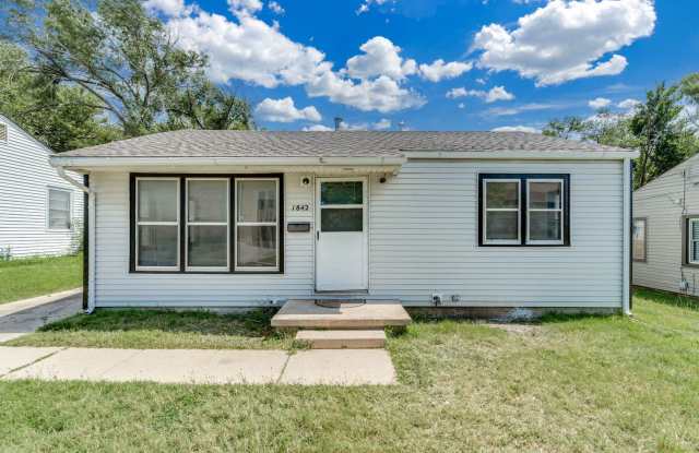 Renovated 3BR 1 BA Home w/ Hardwood Floors  Big Fenced Backyard photos photos