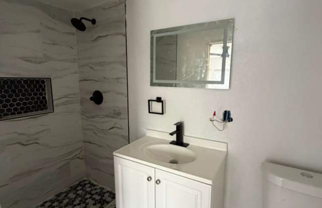 BEAUTIFUL HOME IN ORANGE. MOVE IN READY!. Gallery 1