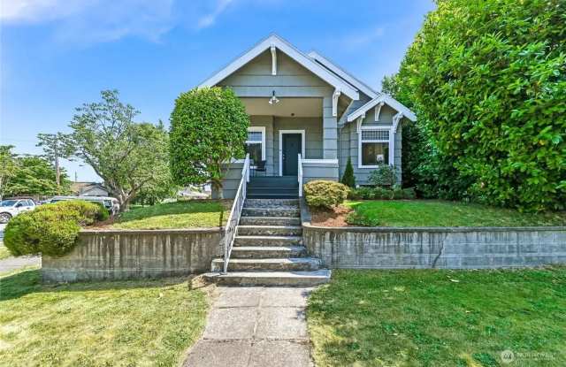 Now Available: Updated Everett 34-Bed, 1.5-Bath with Fenced Yard photos photos Now Available: Updated Everett 34-Bed, 1.5-Bath with Fenced Yard photos photos