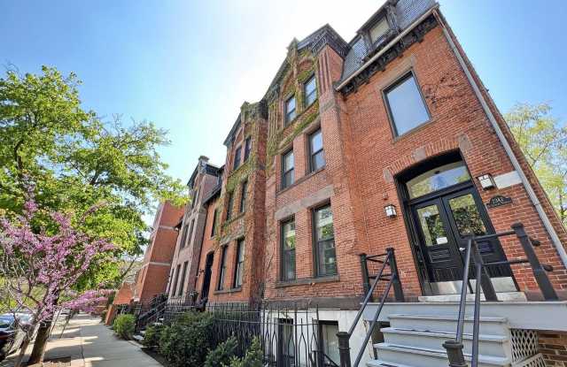 2342 N Geneva Terrace unit: G photos photos