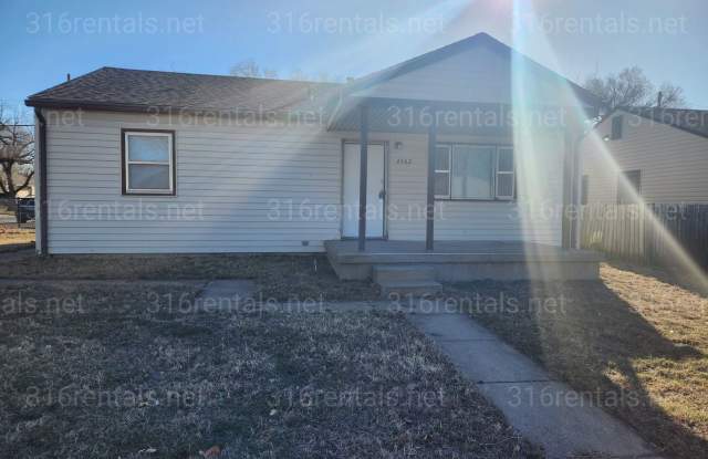 $975 - 3 bed 1 bath - Single Family Home - 2462 North Chautauqua Avenue, Wichita, KS 67219