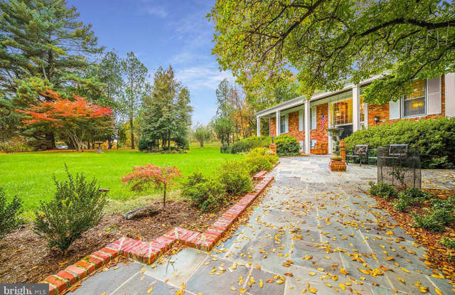 1382 WOODSIDE DRIVE Gallery 3