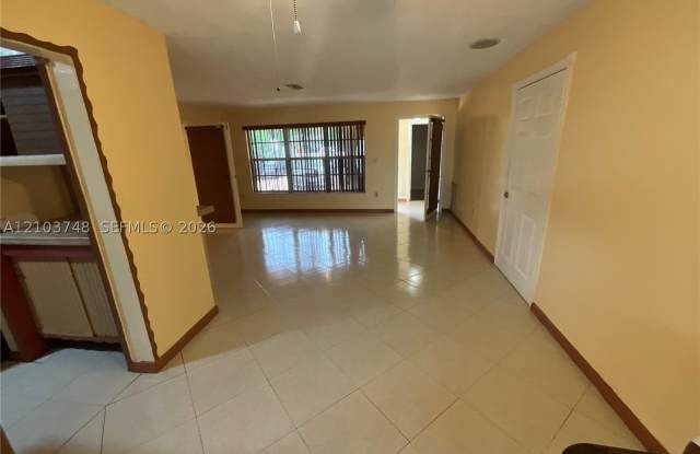 8837 N Crescent Dr Gallery 3