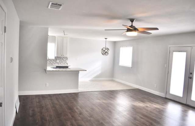 6917 Yorkston Street Gallery 2