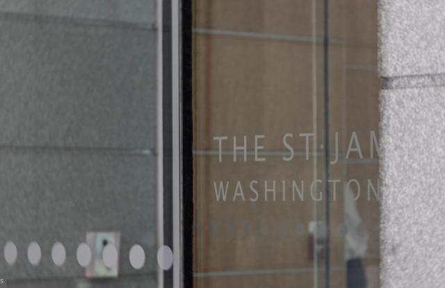 207 W WASHINGTON Square Gallery 1