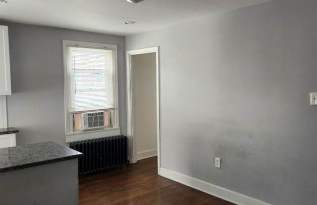 Charming 1BR Duplex in Clifton Heights Gallery 3