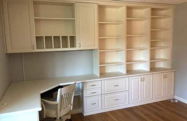 440 Sand Hill Circle Gallery 4