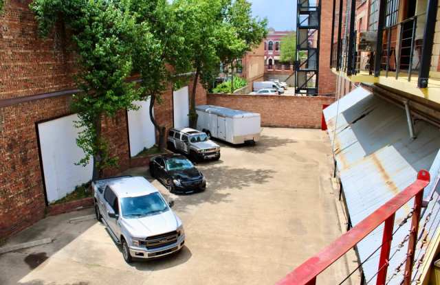710 Crockett Street Gallery 2