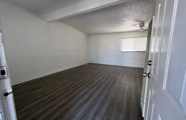 4BD/2BA In La Mirage. Nice Backyard! Gallery 3