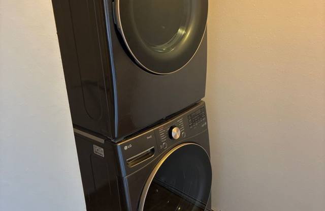 1 Bed / 1 Bath at Willow Creek Condos – 68th & Yale $1100/month Washer/Dryer included Gallery 4