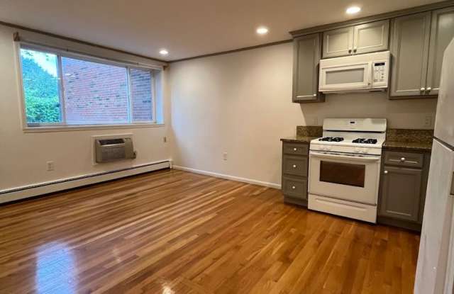Beautiful 1 Bed - Parking Included Gallery 1