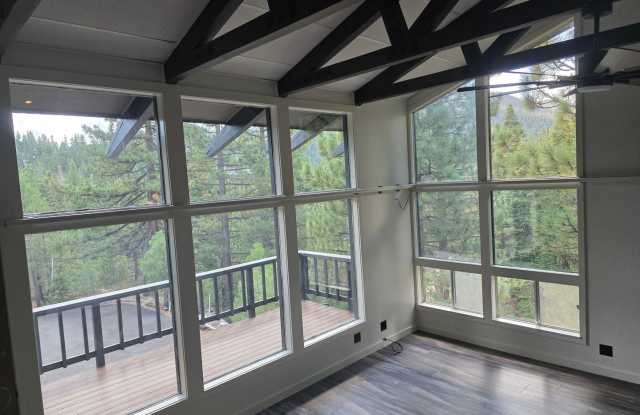 Close to Ski Lifts, Gambling and Lake Tahoe Beaches Gallery 4