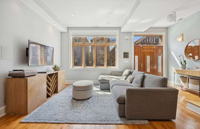 1065 N Marshfield Avenue Gallery 3