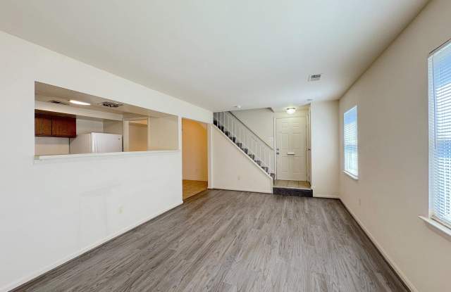8632 WALUTES Circle Gallery 4