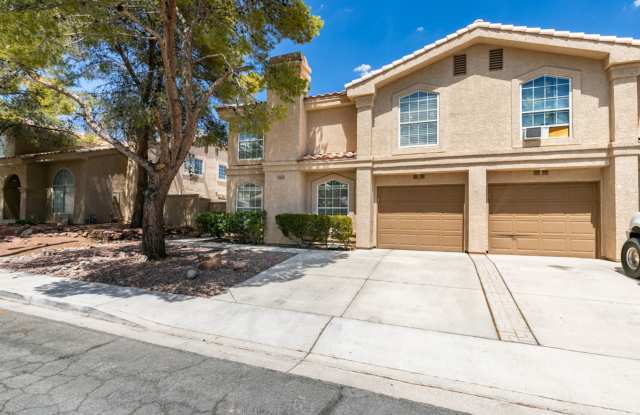 Beautifully upgraded 3-bedroom Green Valley townhome with stylish designer finishes Gallery 3