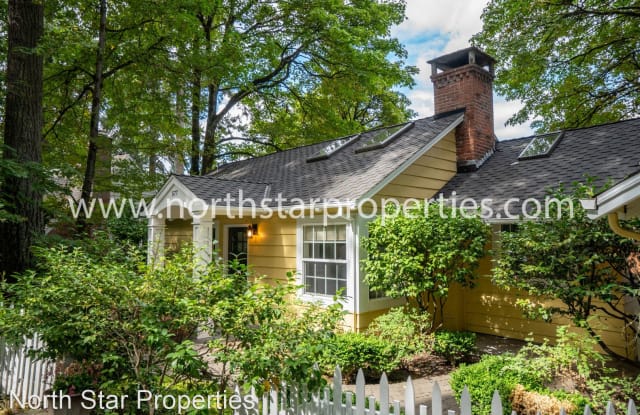 577 Middlecrest Rd - 577 Middlecrest Road, Lake Oswego, OR 97034
