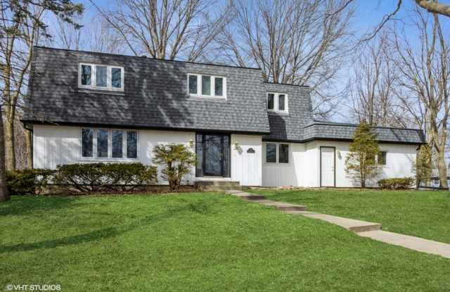 $3,000 | 5 Bedroom, 2.5 Bathroom House | No Pets | Available for Immediate Move In! - 32 Arbury Drive, Iowa City, IA 52246