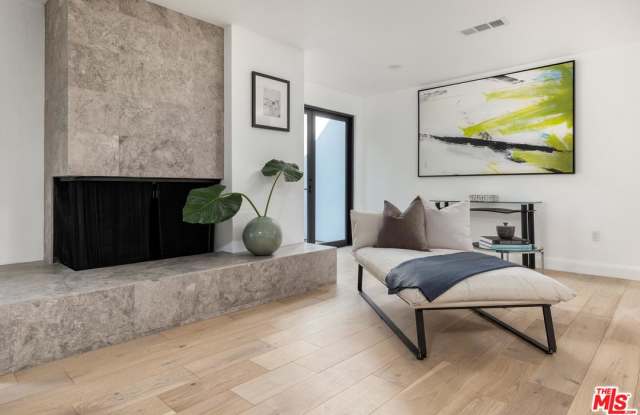 2511 BENEDICT CANYON Drive Gallery 3