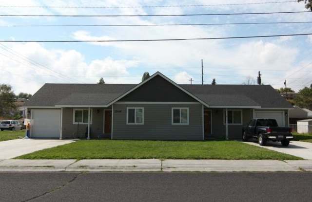 Super Clean Duplex. WSG Included! photos photos