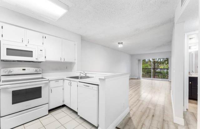 2230 N Cypress Bend Drive Gallery 4