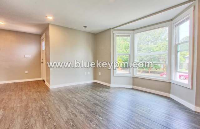2 Bed, 1 Bath Unit in Triplex on Grant Street in Vancouver Gallery 3