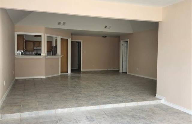 419 Country Club Drive Gallery 3