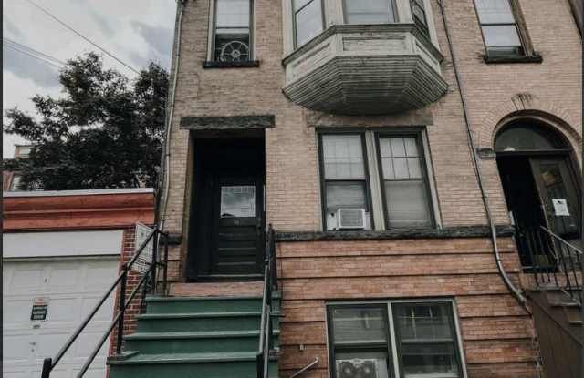 34 Spring St - 34 Spring Street, Albany, NY 12210