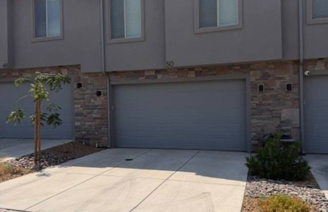 Newer Townhome in Ivins Gallery 3