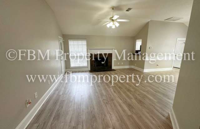 801 Oak - Gorgeous 3 Bedroom, 2 Bathroom Home in Ennis, TX! Gallery 3