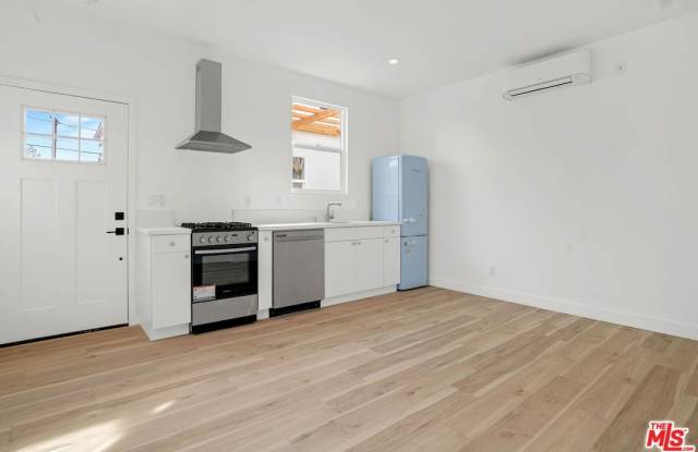 2925 Marsh St photos photos