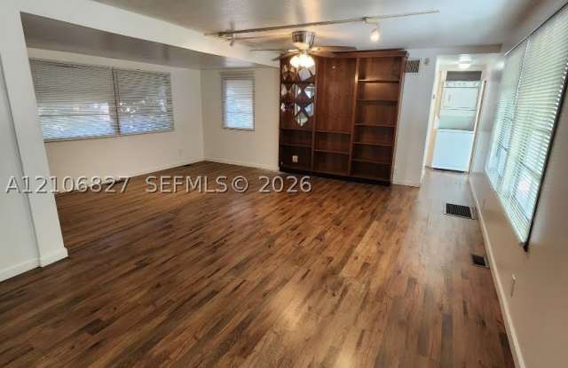 1590 SW 65th Ter Gallery 4