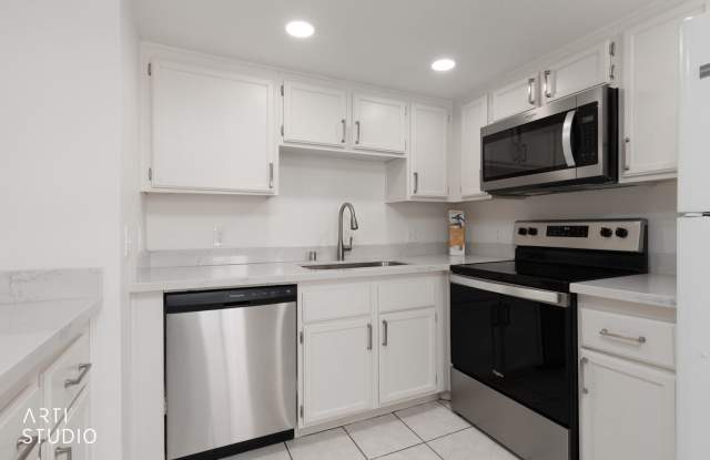 Beautiful upstairs 2-bedroom, 2-bathroom apartment photos photos