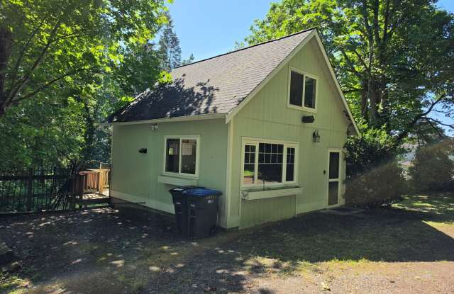 Loft Style Cottage in Indianola photos photos