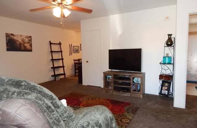 6305 Acorn Street Gallery 4