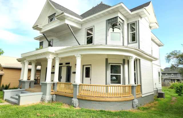 Spacious 3-Bedroom, 1-Bathroom Home AVAILABLE NOW!! photos photos