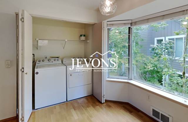 Fabulous 2 Bedrooms, 2 Bathroom, Top-Floor Condo in Klahanie Gallery 4