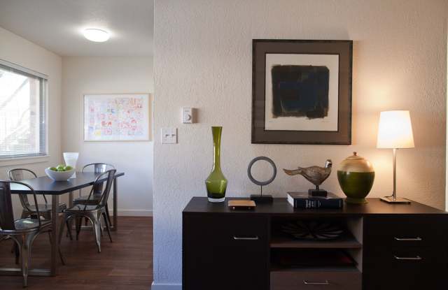 Pearl Street (3911) Gallery 1