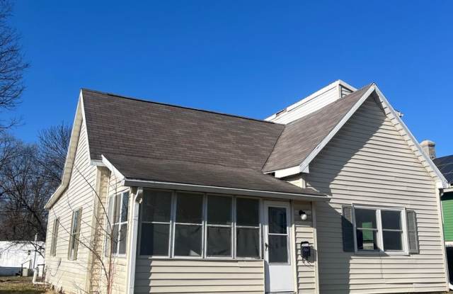 Cozy Multi-Level Living Close to Downtown photos photos