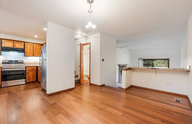 Secluded Lake Oswego Condo at Mountainside Terrace - Recently Renovated! photos photos