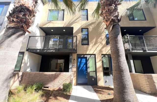 2 bed 2.5 bath located in Orange! Gallery 1