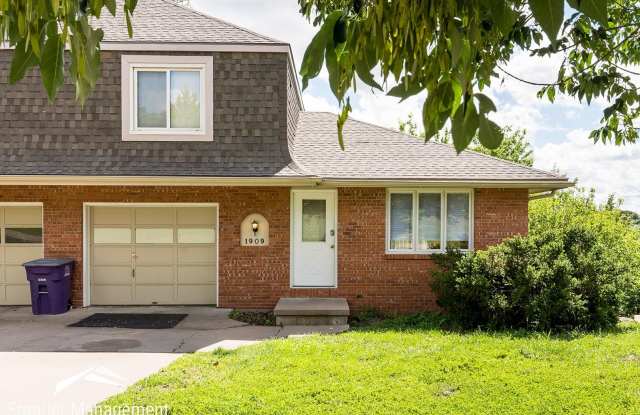 Beautiful 2 Bedroom Duplex located in West Manhattan! photos photos Beautiful 2 Bedroom Duplex located in West Manhattan! photos photos