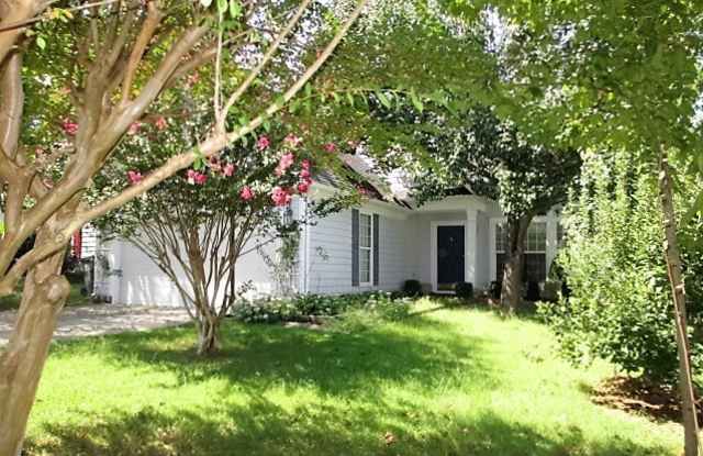 Wonderful 3br/2.5ba home in Holly Springs, fenced yard, bonus room, Available Now! Gallery 1